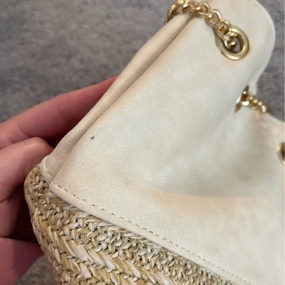 Faux suede and straw mini bucket bag gold chain strap summer spring neutral - Picture 6 of 8